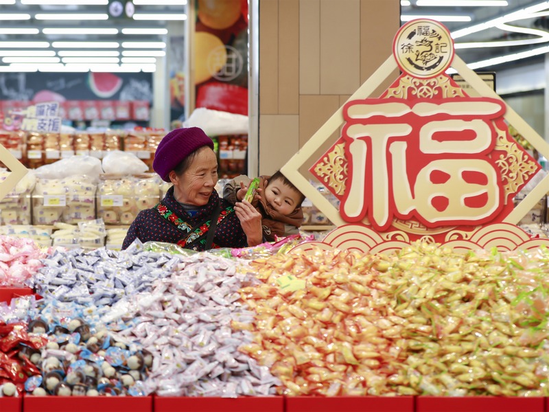 市民在羅甸縣一家超市選購(gòu)商品。（王麗丹  攝） (2).jpg