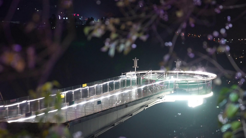 思南縣懸崖溫泉湯池（孫磊 攝）.jpg
