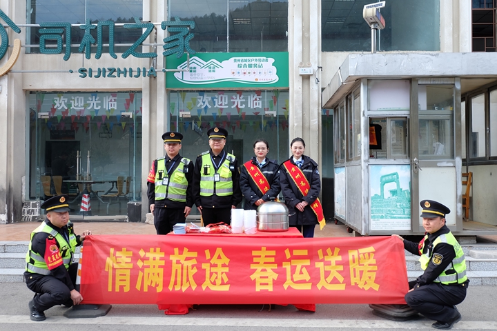 擺起暖心攤位。