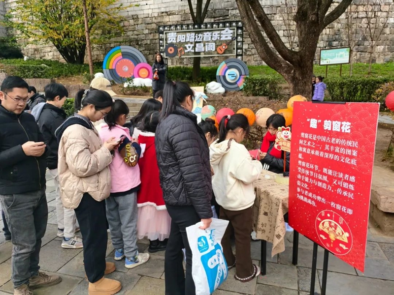 市民積極參與其中.