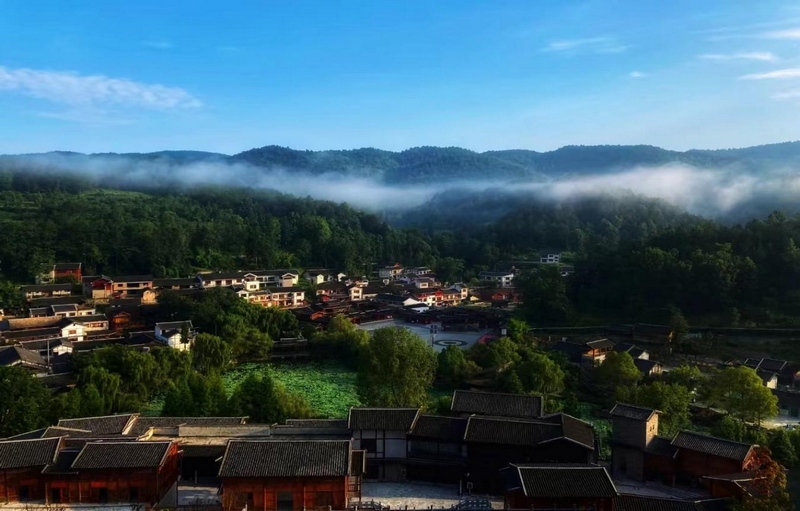 航拍烏當(dāng)偏坡村.jpg