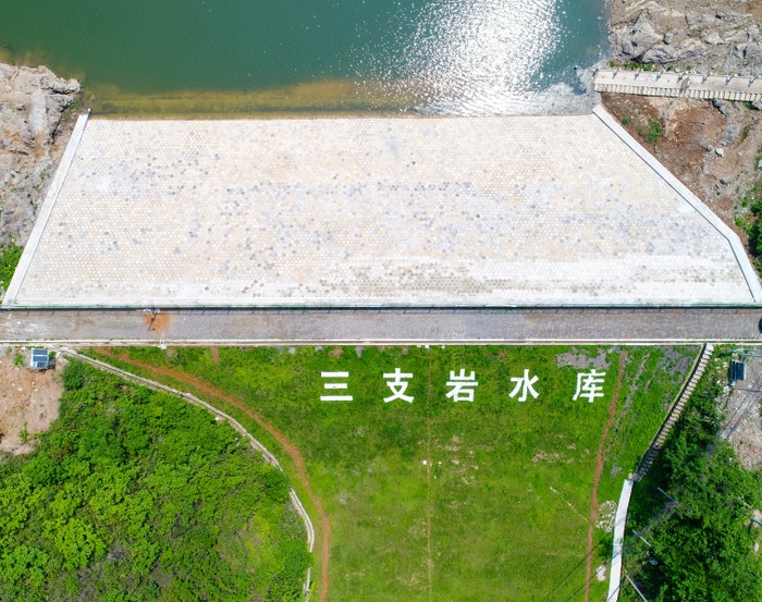 除險(xiǎn)加固后的三支巖水庫（盧錫江 攝）.jpg