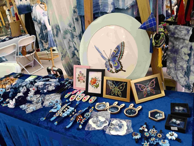 1、民族刺繡產(chǎn)品。.jpg