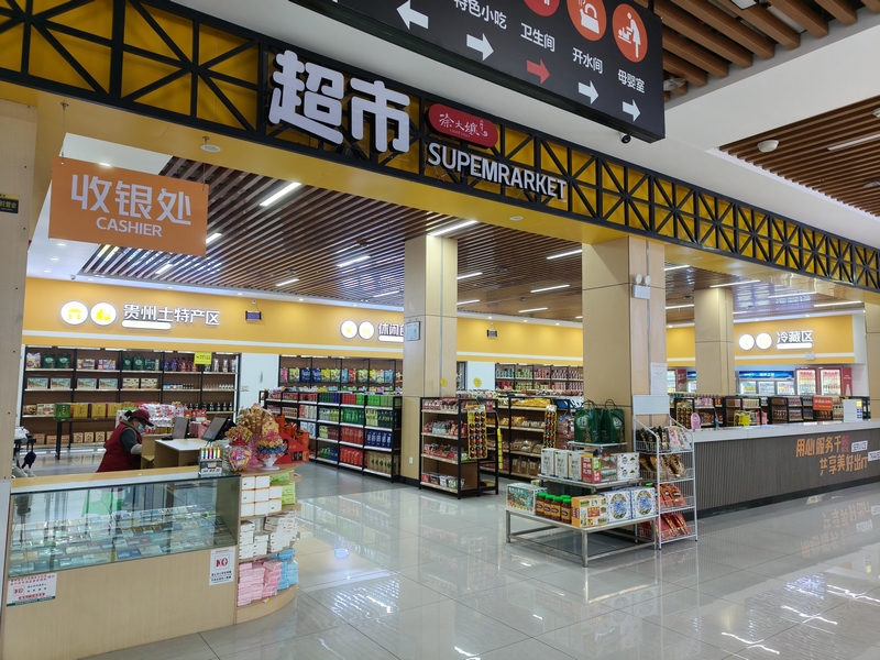 石場(chǎng)服務(wù)區(qū)超市。蔡昀攝
