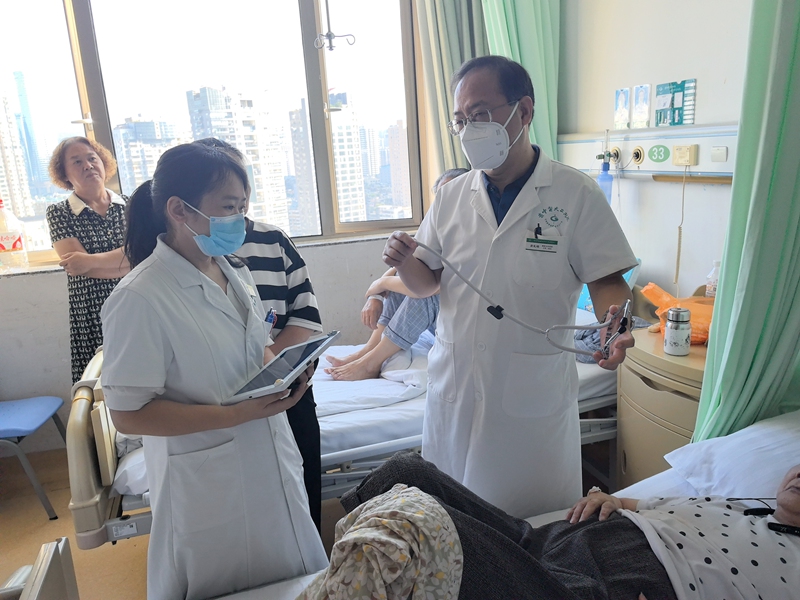 工作中的黃禮明。受訪者供圖