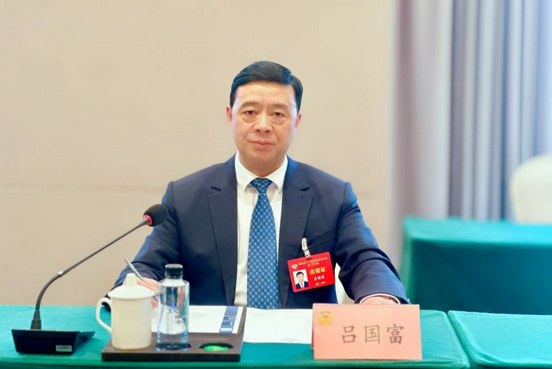 貴州省政協(xié)委員，貴州民族大學(xué)黨委書記呂國富。受訪者供圖
