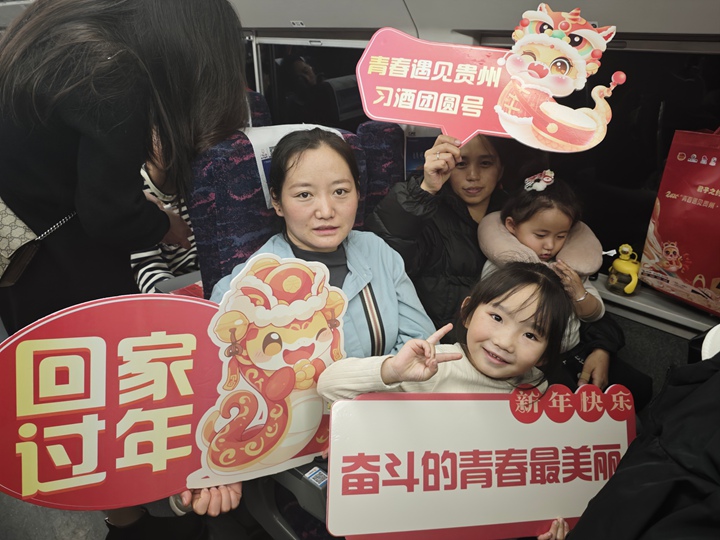 王興美（左）。人民網(wǎng) 黃小桃攝