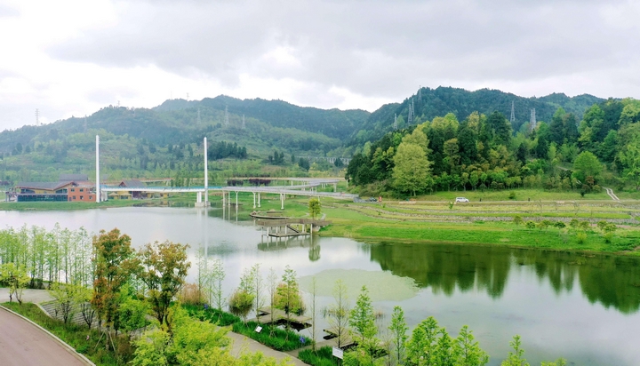 習水水清岸綠。