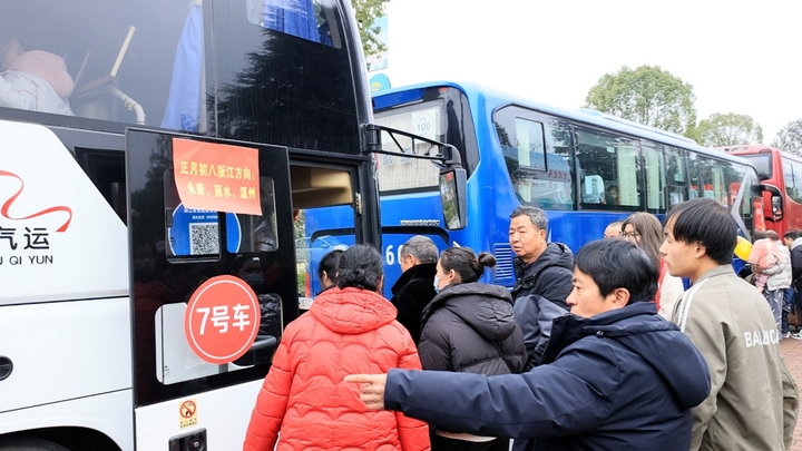 “點(diǎn)對(duì)點(diǎn)”組織勞務(wù)輸出.jpg