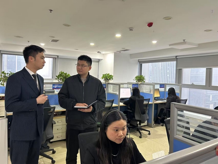 貴州省法律援助中心工作人員介紹相關(guān)情況。.jpg