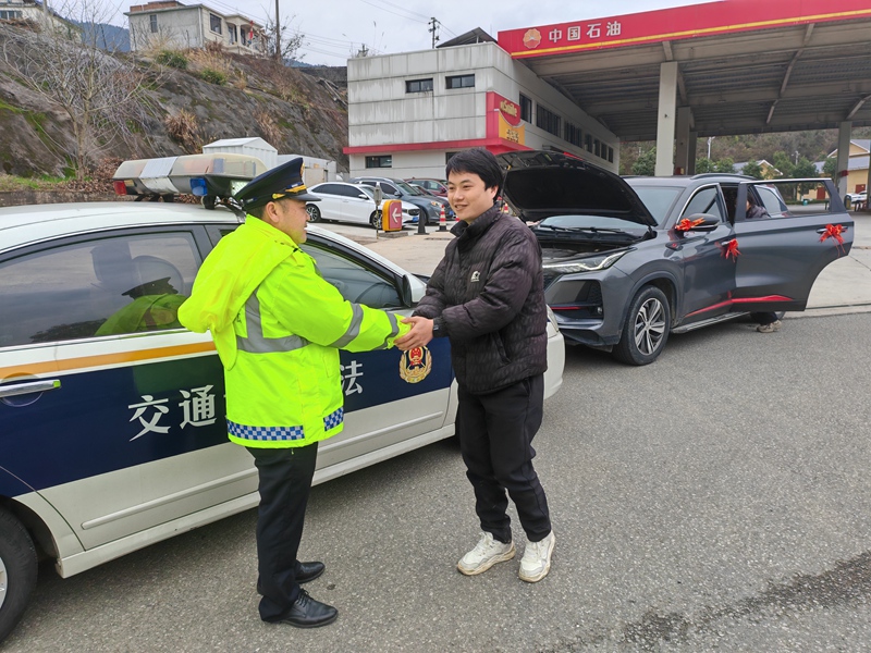 3 駕駛員對交通運輸執(zhí)法人員的幫助表示感謝！