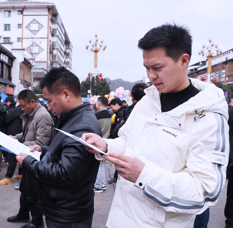 圖為：2025年東西部勞務(wù)協(xié)作暨“春風(fēng)行動”專場招聘會活動現(xiàn)場 吳昌前 攝.jpg