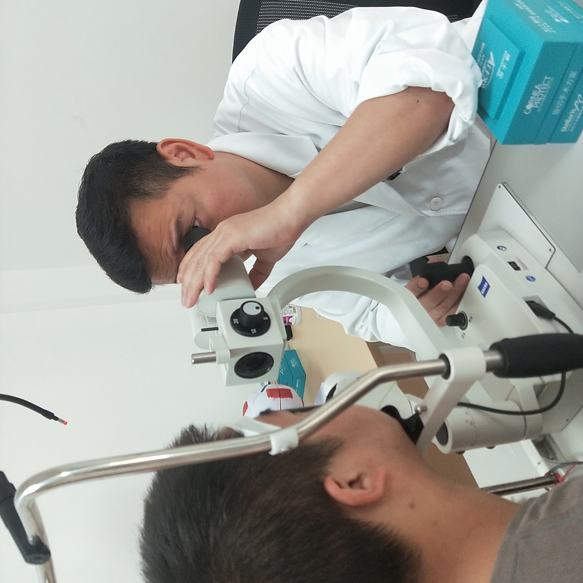 患者在普瑞眼科醫(yī)院檢查。
