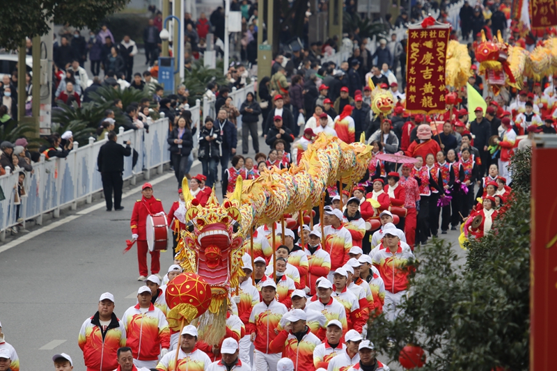1、巡游現(xiàn)場(chǎng)。 王琨榮攝.jpg