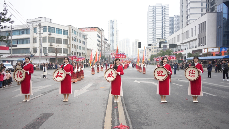 1銅仁德江炸龍鬧元宵  王顯 攝.JPG