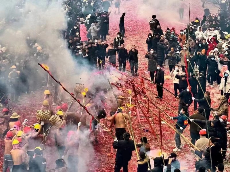 5德江土家民俗“炸”龍鬧元宵。趙洪彬攝.jpg