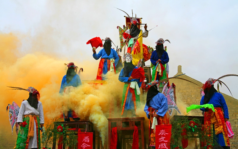 4 圖為高臺(tái)地戲。李發(fā)雯 攝.jpg