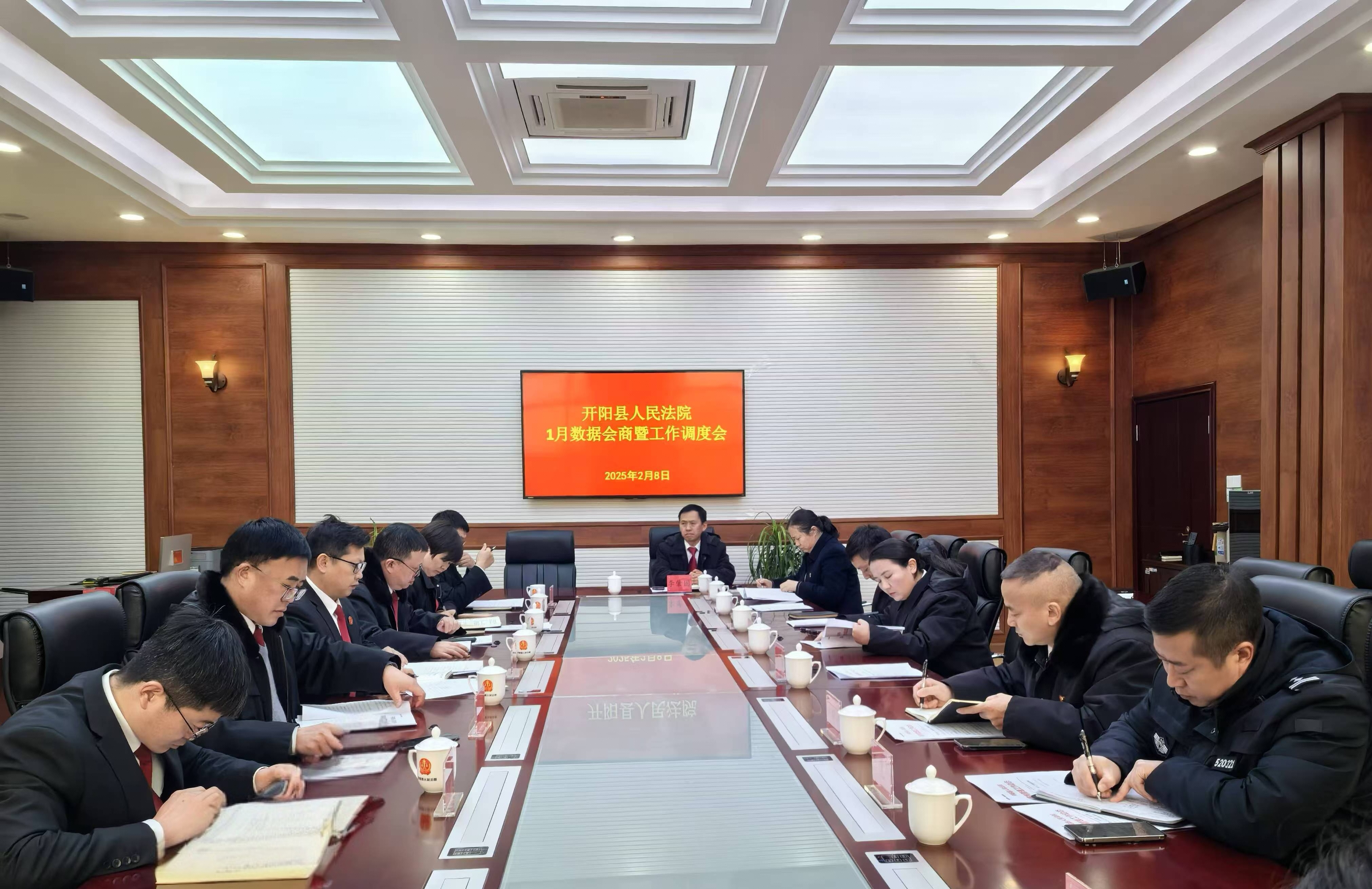 圖為：各部門負責人交流發(fā)言
