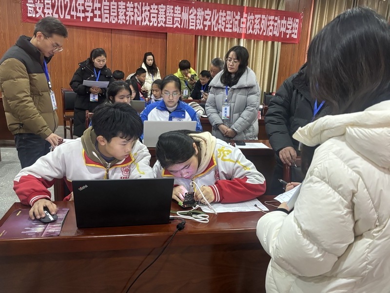 甕安“縣管校聘”改革激發(fā)校（園）長和教師隊伍的活力。