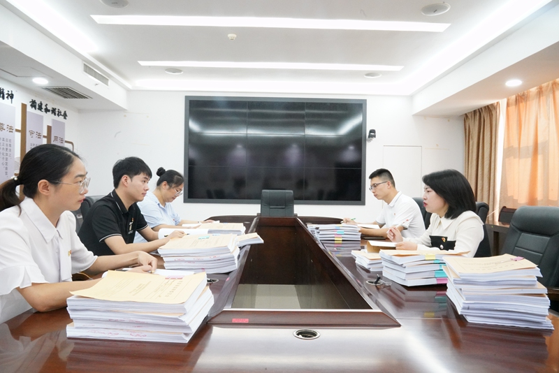 1 圖為甕安縣紀委監(jiān)委對審查調(diào)查案件質(zhì)量開展評查