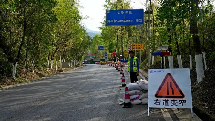 2 、S105線春景（下跨線橋施工現(xiàn)場）。姬邦攝.jpg