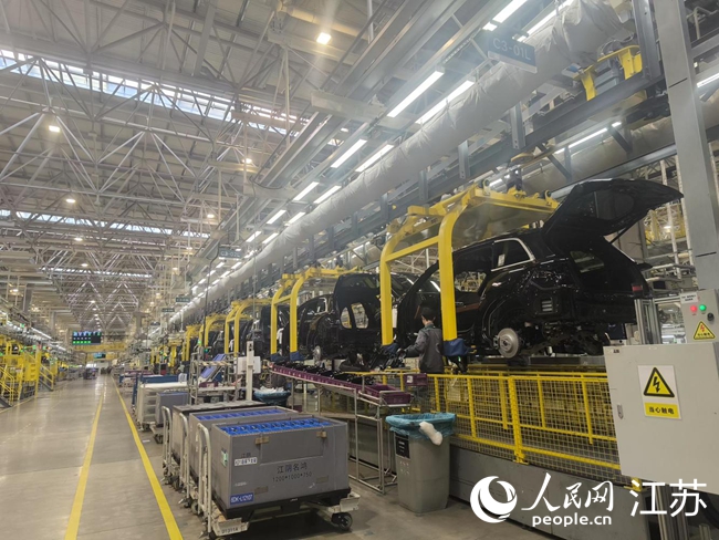 理想汽車常州基地自動化生產(chǎn)線。人民網(wǎng) 趙登巖攝
