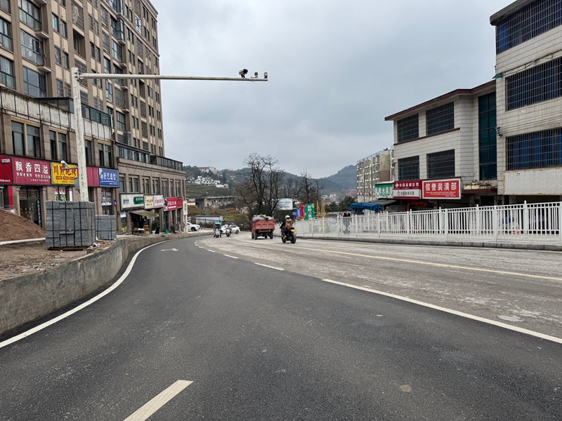 教場(chǎng)壩與貴陽(yáng)路交叉口。