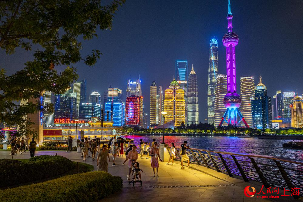 黃浦江畔，夜景迷人。 人民網(wǎng)記者 王初攝