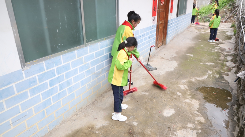打掃房前屋后.JPG