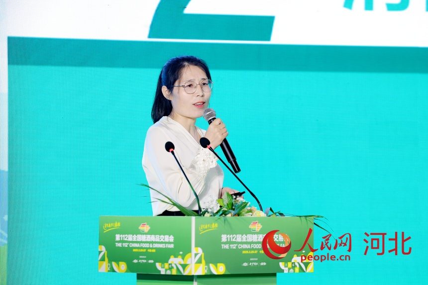 承德清青錦瑞漁業(yè)有限公司副總經(jīng)理李紅偉作分享。人民網(wǎng)記者 周博攝