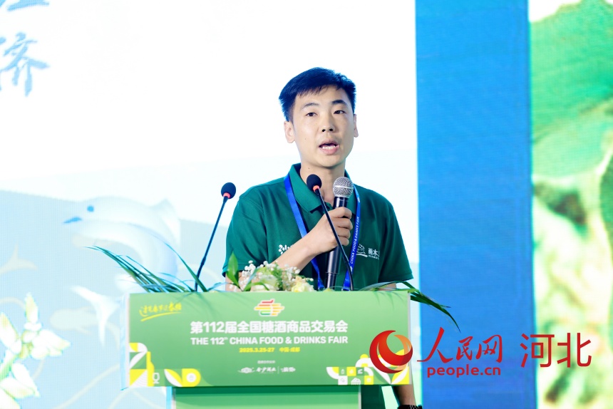 圍場鑫達商貿(mào)有限公司銷售經(jīng)理謝航作分享。人民網(wǎng)記者 周博攝