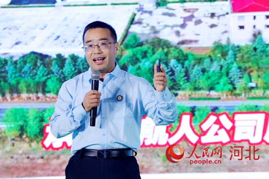 承德宇航人高山植物應(yīng)用技術(shù)有限責任公司總經(jīng)理姜建森作分享。人民網(wǎng)記者 周博攝