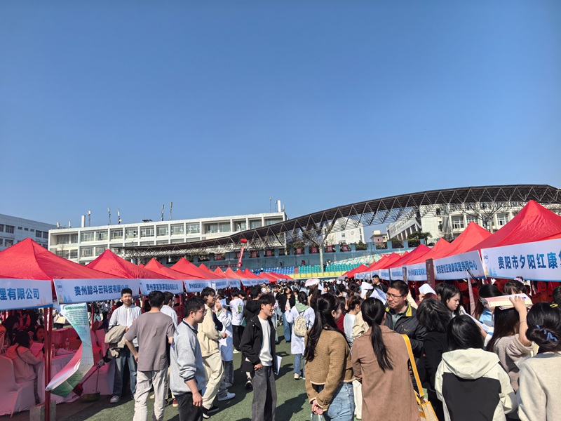 招聘會現(xiàn)場。