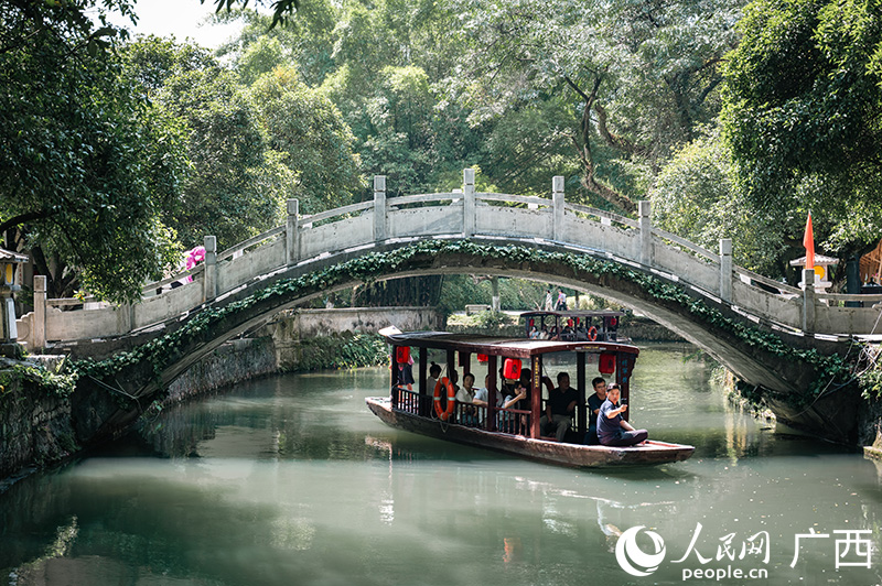 靈渠風(fēng)光。人民網(wǎng)記者 嚴(yán)立政攝