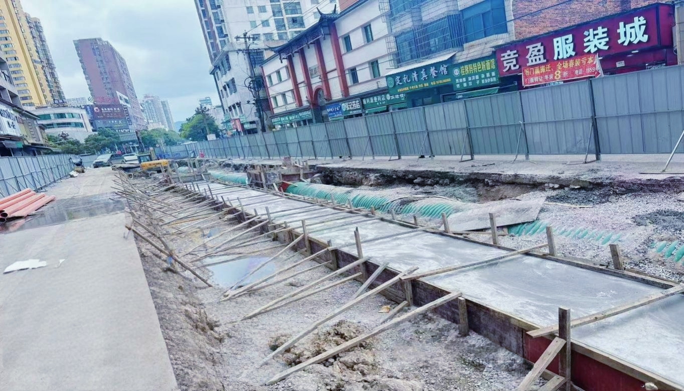 平壩區(qū)文明路改造后。