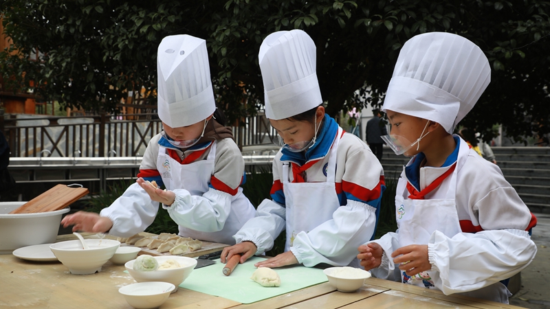 在“玲瓏餃子滿庭芳”項目比賽現(xiàn)場。