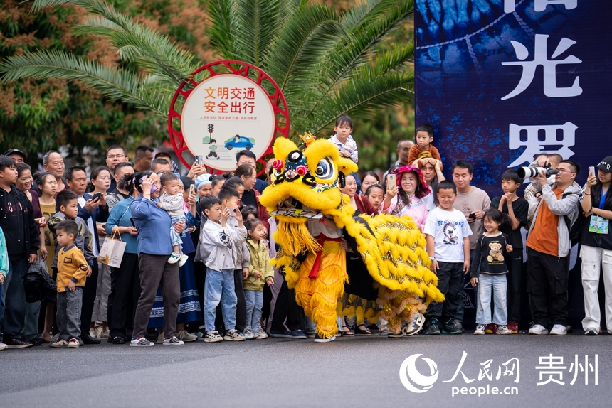 “三月十三”民俗文化節(jié)現(xiàn)場。人民網(wǎng)記者 涂敏攝