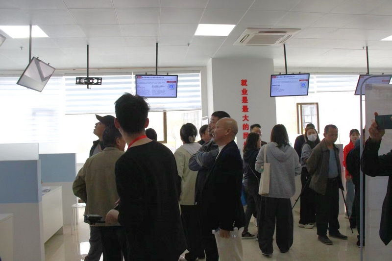 黔東南州大齡勞動力招聘會現(xiàn)場。