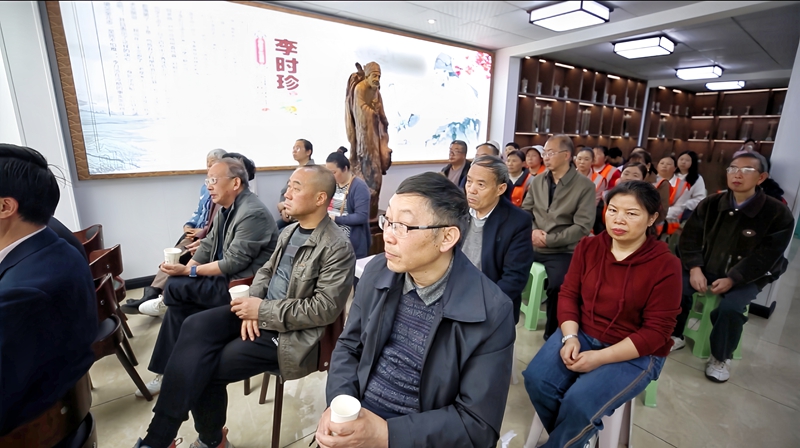 醫(yī)護(hù)人員進(jìn)行健康指導(dǎo)現(xiàn)場。