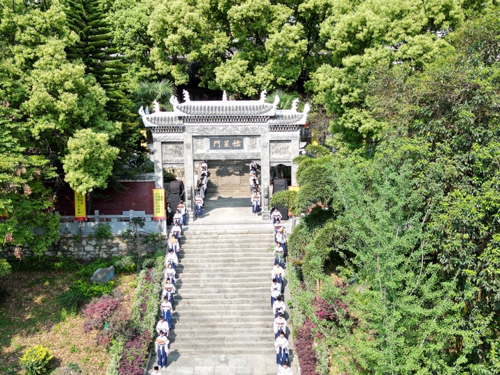 千人誦讀儒家經(jīng)典《大學》篇章。張英鐲攝.jpg