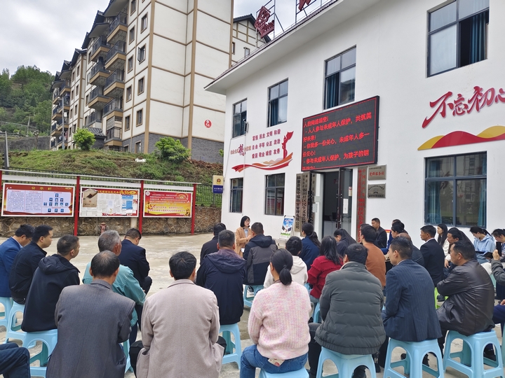 在赫章縣漢陽街道銀田社區(qū)宣講現(xiàn)場  王俊 攝.jpg