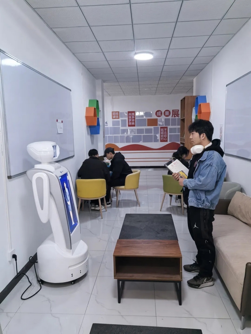 “AI+就業(yè)” 為畢業(yè)生提供全流程高效求職服務(wù)。
