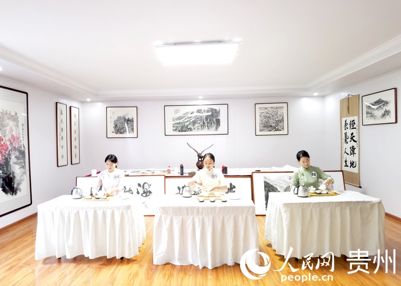 茶藝比賽現(xiàn)場(chǎng)。人民網(wǎng)記者 王秀芳攝