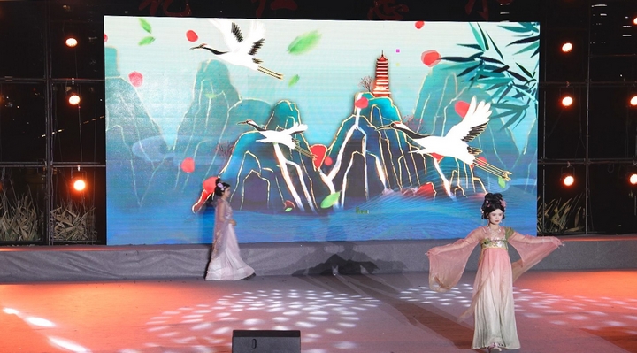 五一國風(fēng)表演.jpg
