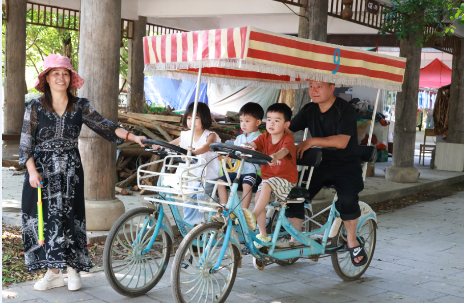 親子自行車活動(dòng)。