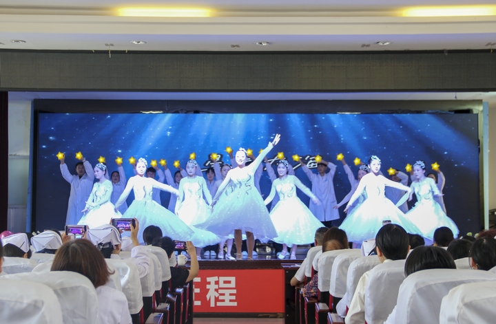 舞蹈表演現(xiàn)場。 李學友攝.JPG