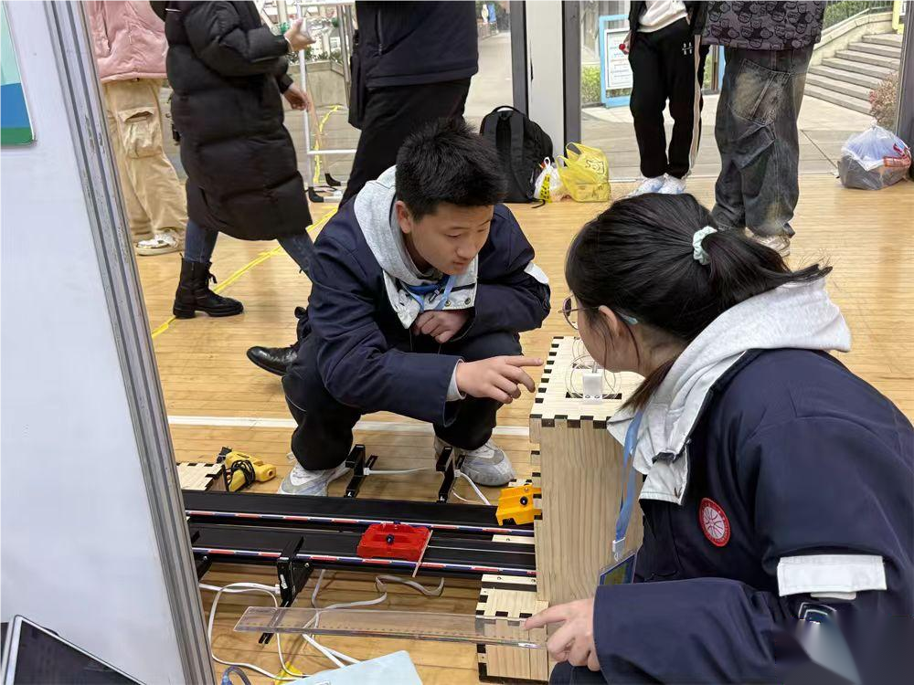 2025年貴州省青少年科技創(chuàng)新大賽對(duì)外交流展示活動(dòng)即將開始。