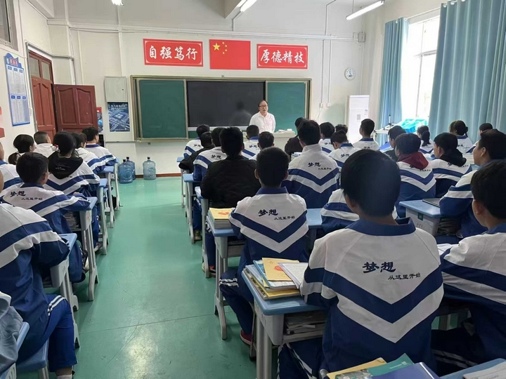 省生態(tài)移民局幫助思南縣職校舉辦移民班，提高就業(yè)率。思南縣生態(tài)移民局供圖.jpg