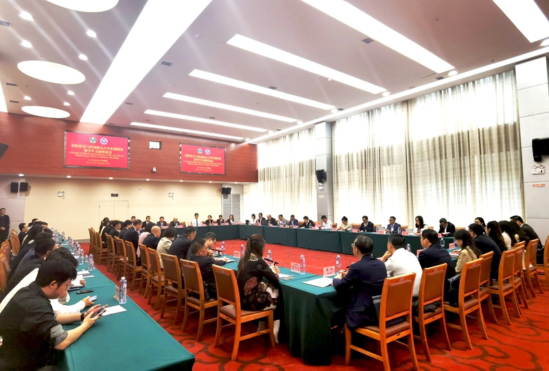 座談會現(xiàn)場。人民網(wǎng)記者 王秀芳攝