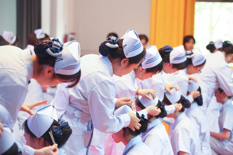 授帽儀式現(xiàn)場(chǎng)。貴陽(yáng)康養(yǎng)職業(yè)大學(xué)供圖